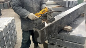Ручная полировка технических фасок на гранитных балках